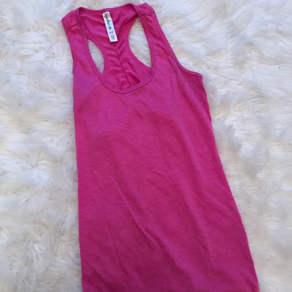 Hot pink, razor back workout top 💕